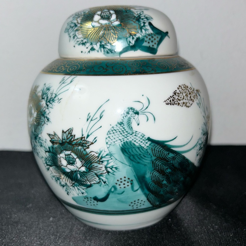 Vintage Genuine Kutani Porcelain Ginger Jar. Blue & Gold Peacock Floral 5.5”